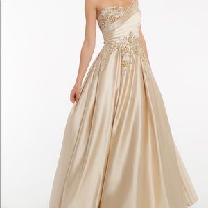 Size 8 Prom/formal dress